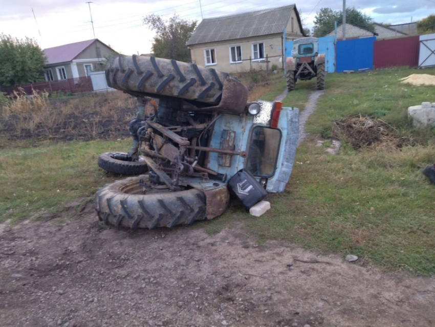 Последствия ДТП с трактором показали в Воронежской области 