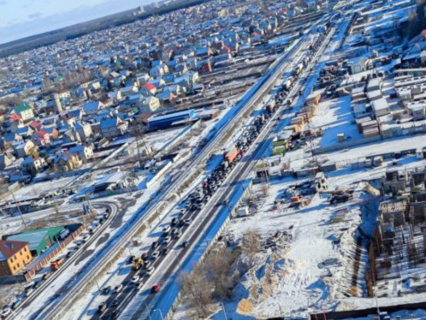 Снежно-весенние пробки достигли 10 баллов в Воронеже