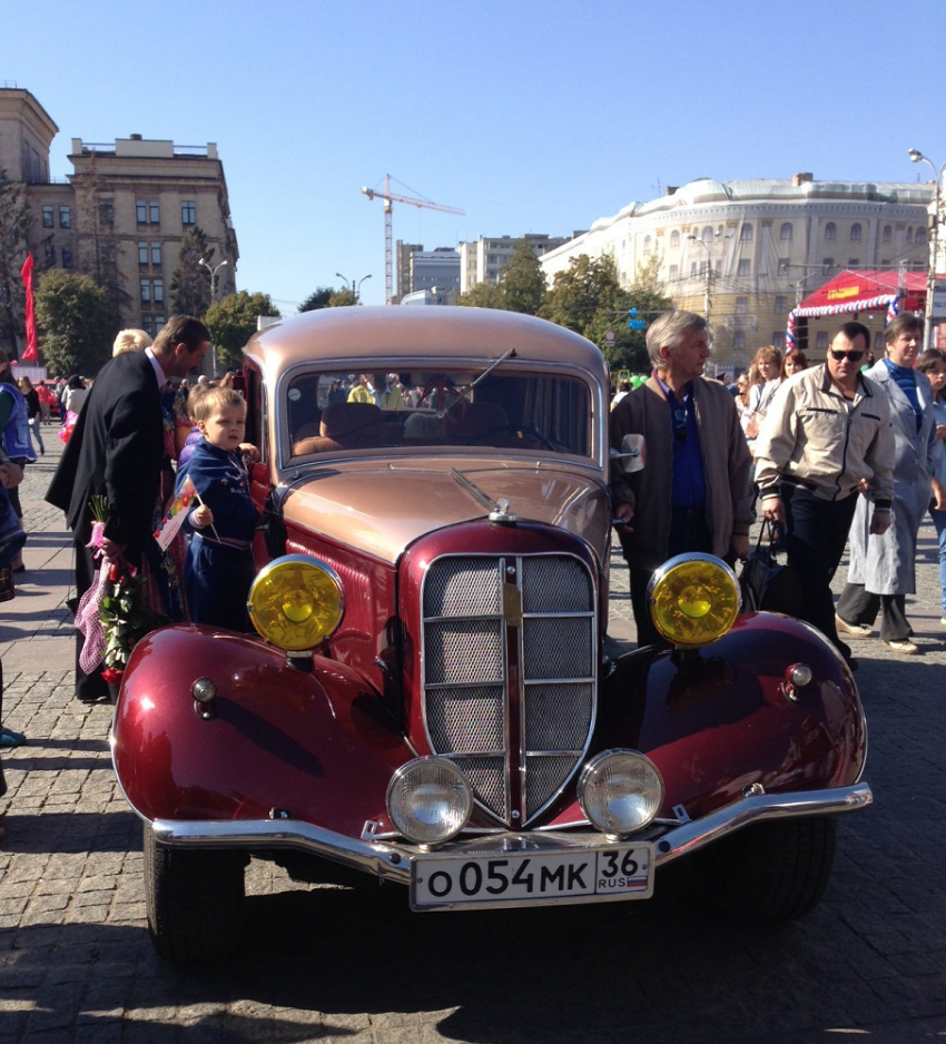 День города в Воронеже: выставка ретро-автомобилей собрала больше 20 машин 