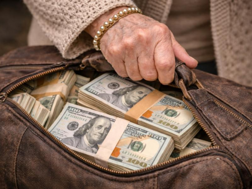 21-летний парень выманил почти 6,5 млн рублей у пенсионерки в Воронеже 