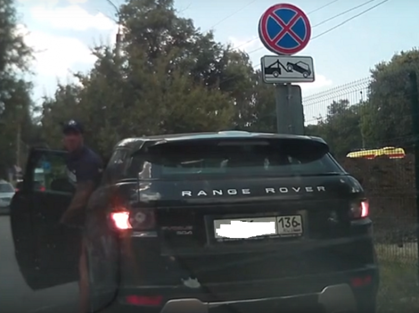 Циничный поступок Range Rover наглядно показали в Воронеже 