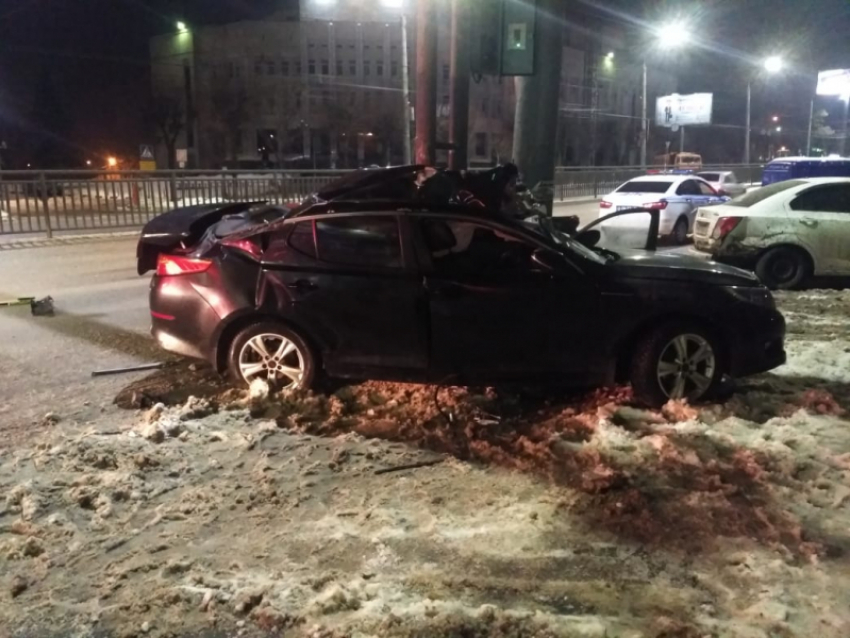 50-летний водитель стал жертвой ночного ДТП в Воронеже