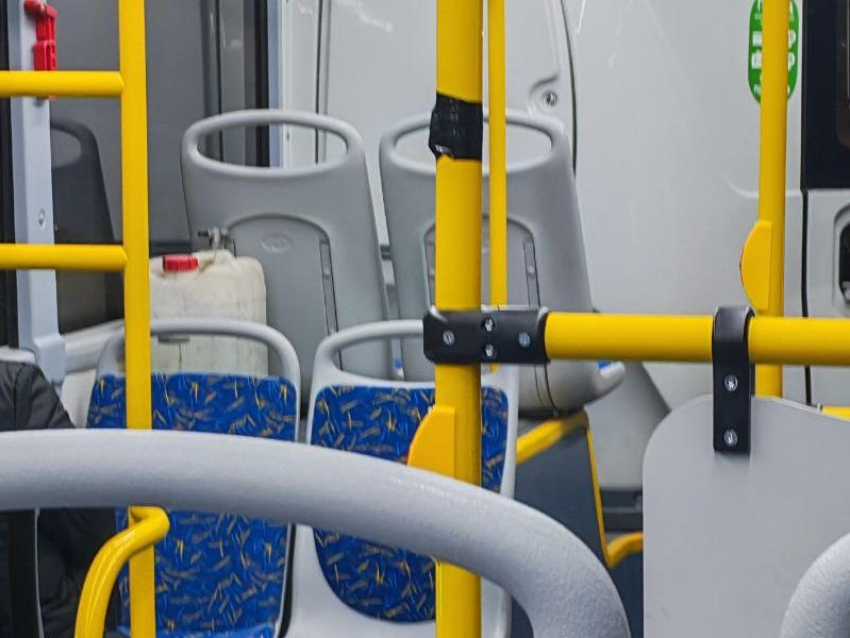 Выдранные терминалы в автобусах смутили воронежцев