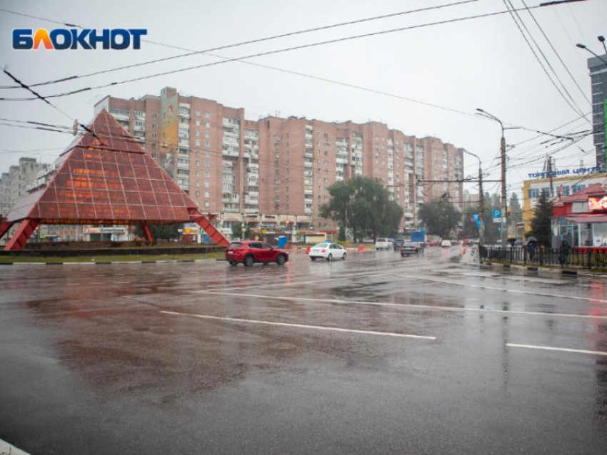 На Московском проспекте в Воронеже возобновили движение после масштабной коммунальной аварии 