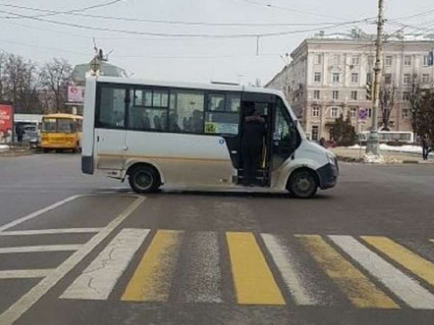 За возмутительным делом подловили маршрутчика в Воронеже