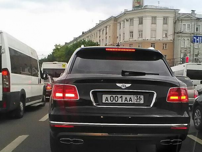 Раскрыта личность воронежца, владеющего Bentley «первого чиновника"