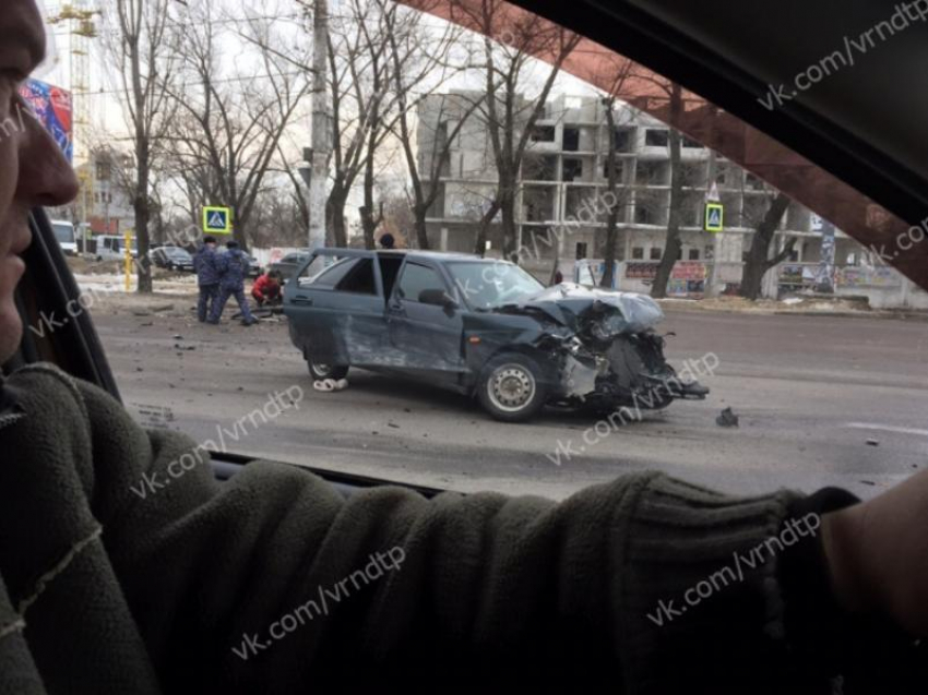 Последствия праздничного ДТП показали на фото в Воронеже