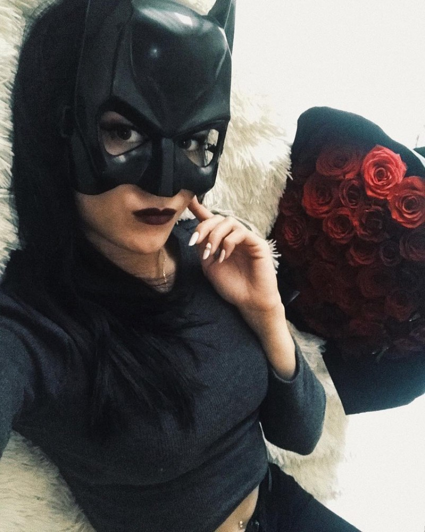 Брюнетка из Воронежа предстала в образе супергероини Batgirl 