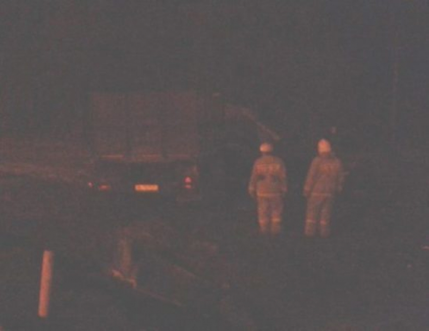 В Воронежской области «Камаз» на скорости влетел в дерево 