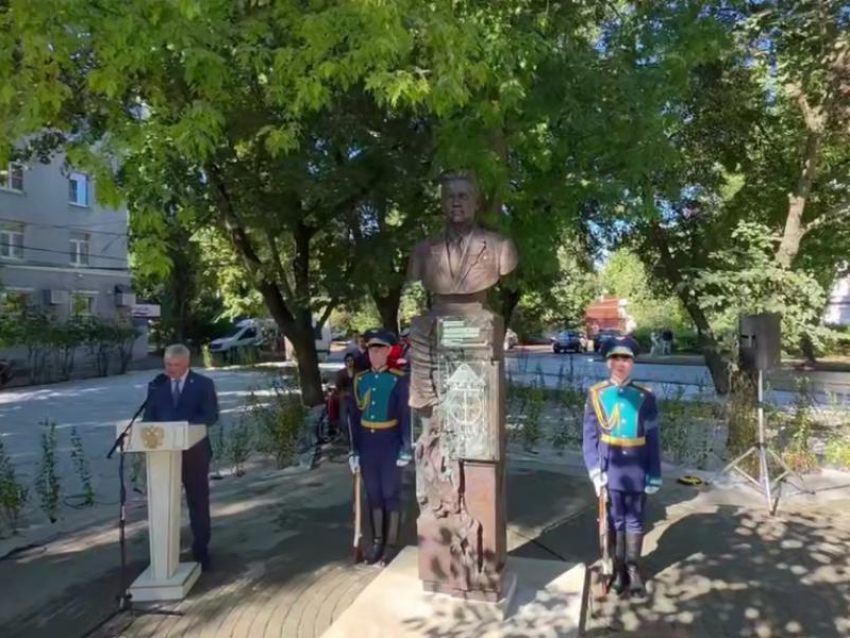 Бюст легендарного советского космонавта Константина Феоктистова открыли в Воронеже