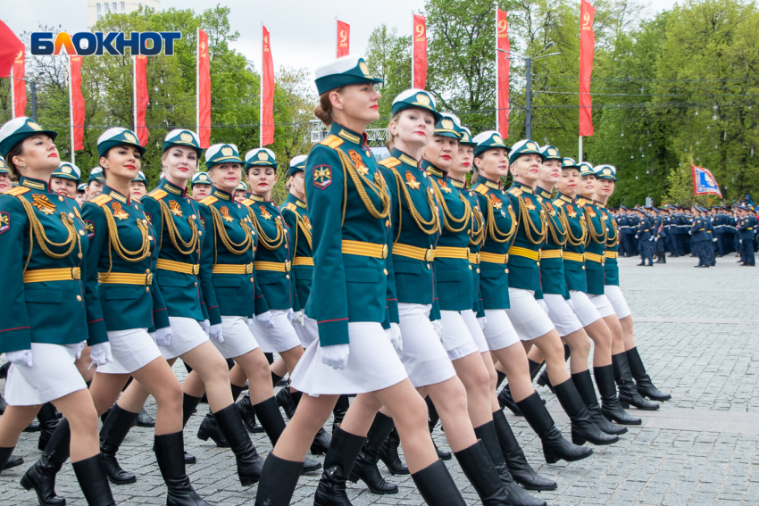 Более 1700 флагов ко Дню Победы вновь закупает мэрия Воронежа