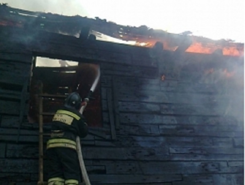 Во время пожара в доме под Воронежем погибли 2-летний мальчик и его дедушка