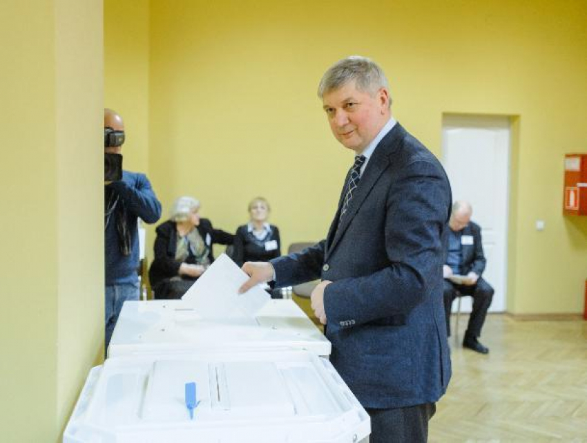 Александр Гусев проголосовал на выборах президента в Воронеже