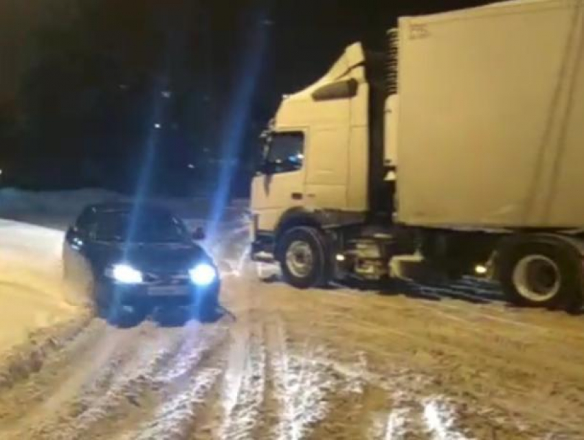В Воронеже транспортный коллапс на 9 Января сняли на видео
