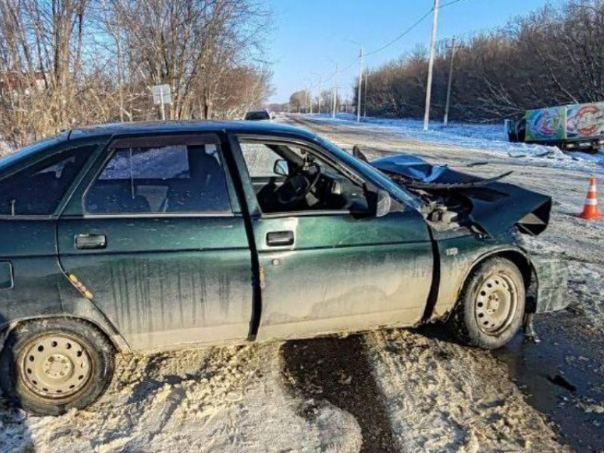 Момент ДТП с грузовиком сняли от первого лица в Воронежской области 