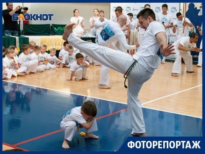 Силу и грацию Capoeira продемонстрировали спортсмены в Воронеже 