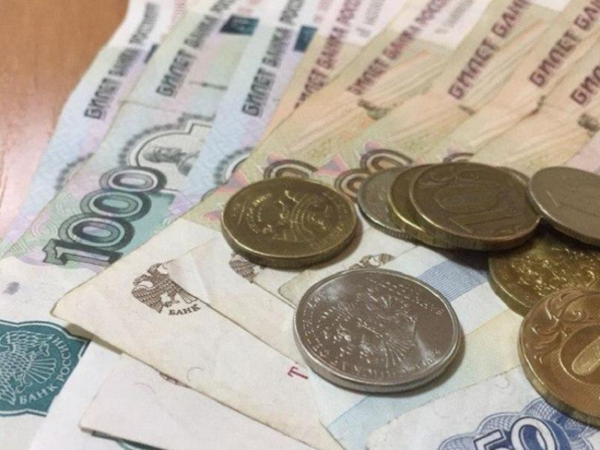 Документы о повышении зарплат бюджетникам на 5,5% подписал Вадим Кстенин в Воронеже