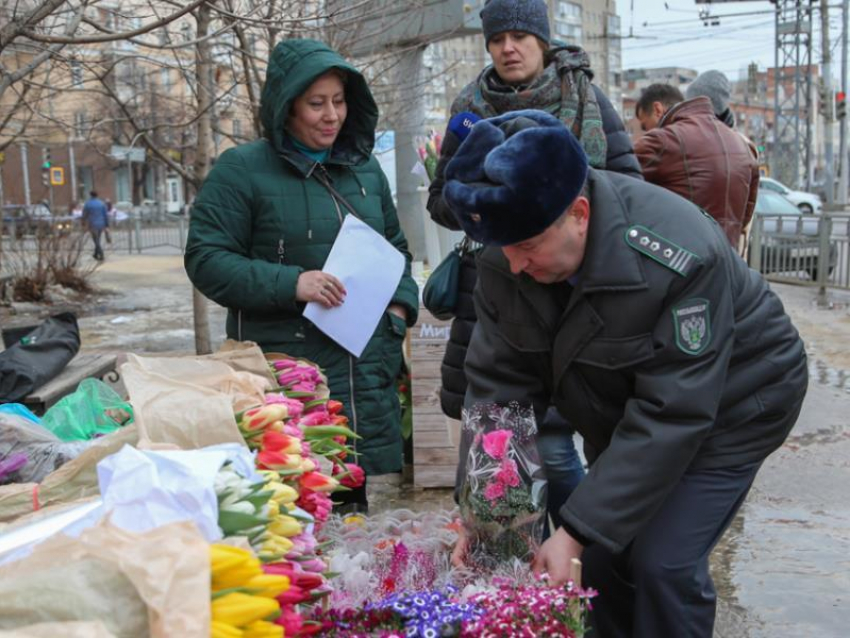 Воронежские чиновники приструнили цветочных торгашей  