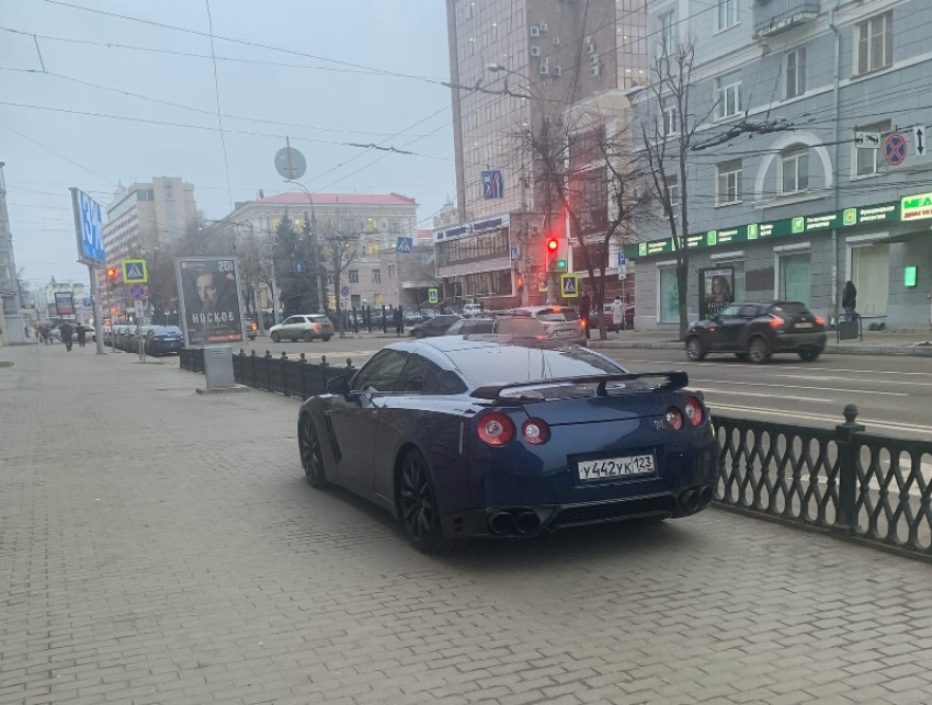 Барские замашки показал краснодарский Nissan GT-R в Воронеже