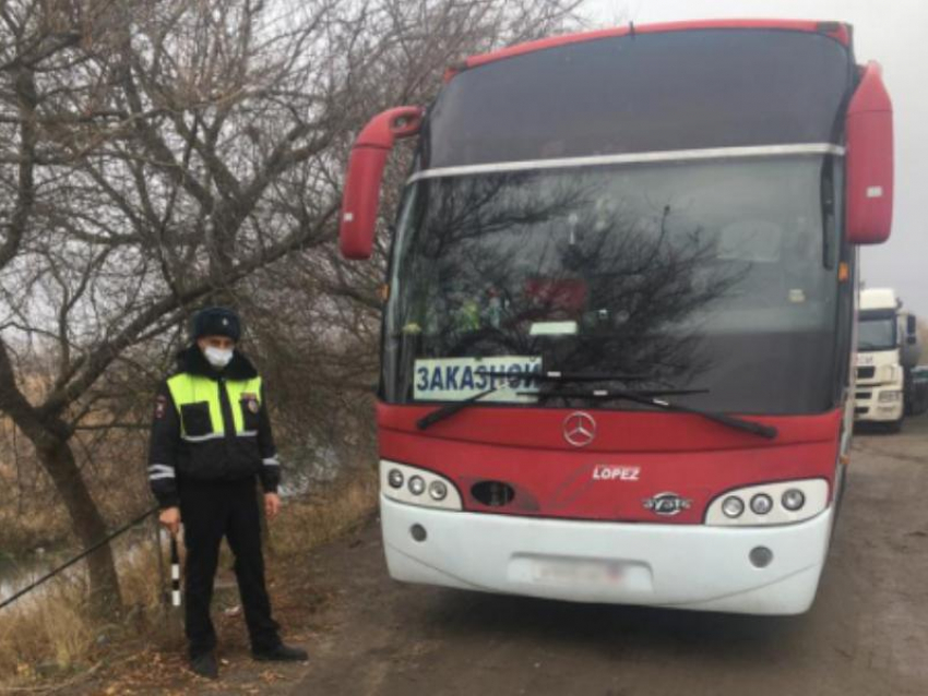 Автобус с 19 пассажирами сломался на воронежской трассе по пути в Донецк 