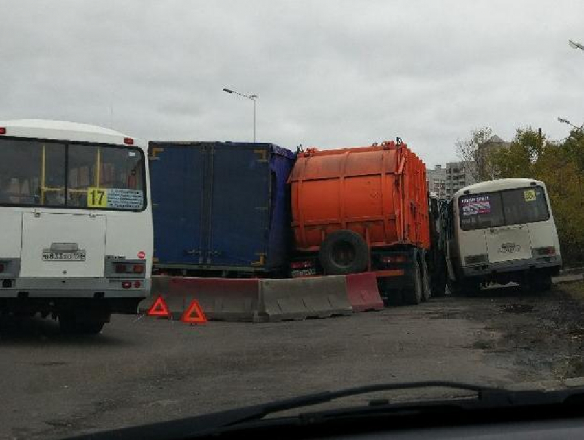 Массовое ДТП с автобусом парализовало воронежскую окружную