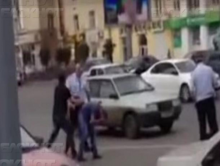 Воронежскому экс-сотруднику ГИБДД скостили срок за избиение водителей 