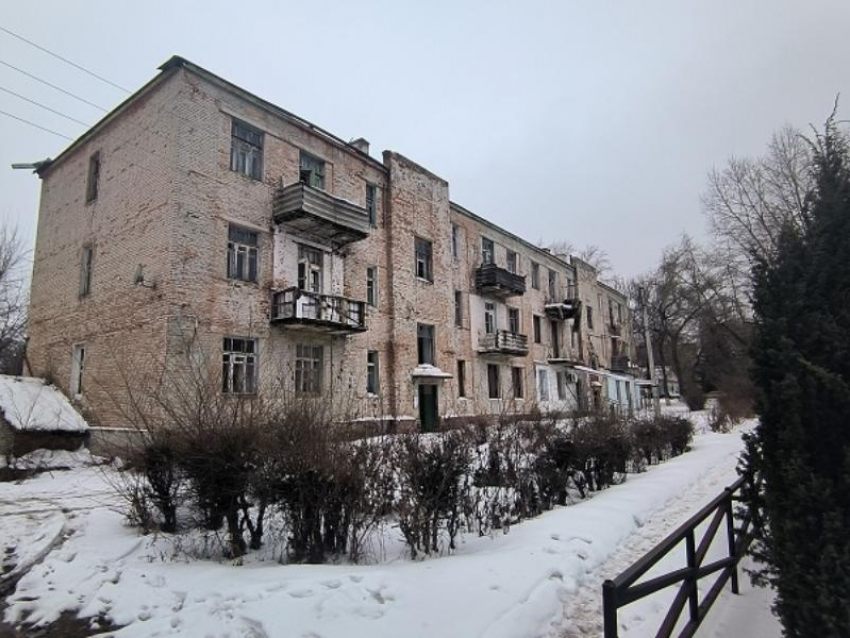  Не останавливают даже рухнувшие пролеты: опасные руины притягивают подростков под Воронежем 