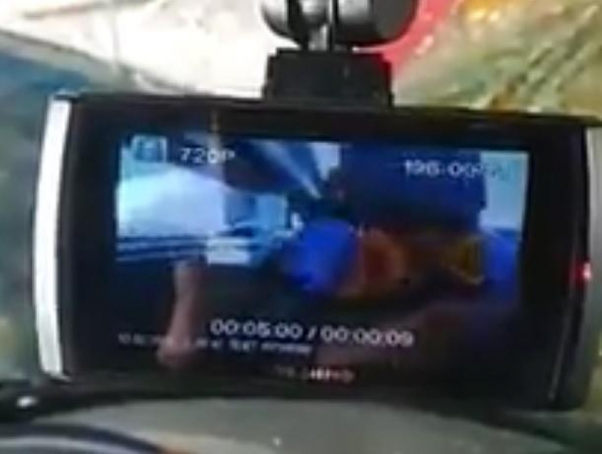 В Воронеже момент страшного ДТП с машиной дорожников сняли на видео