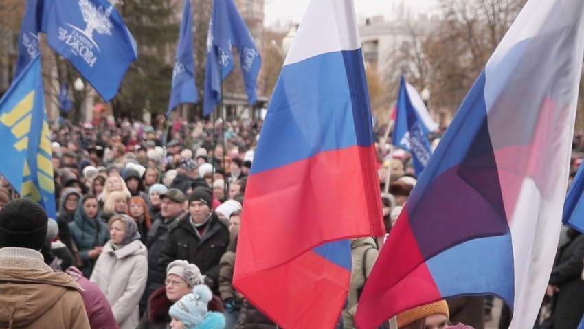 На День народного единства около 2 тысяч воронежцев скандировали «Все за Россию, Россия за всех»