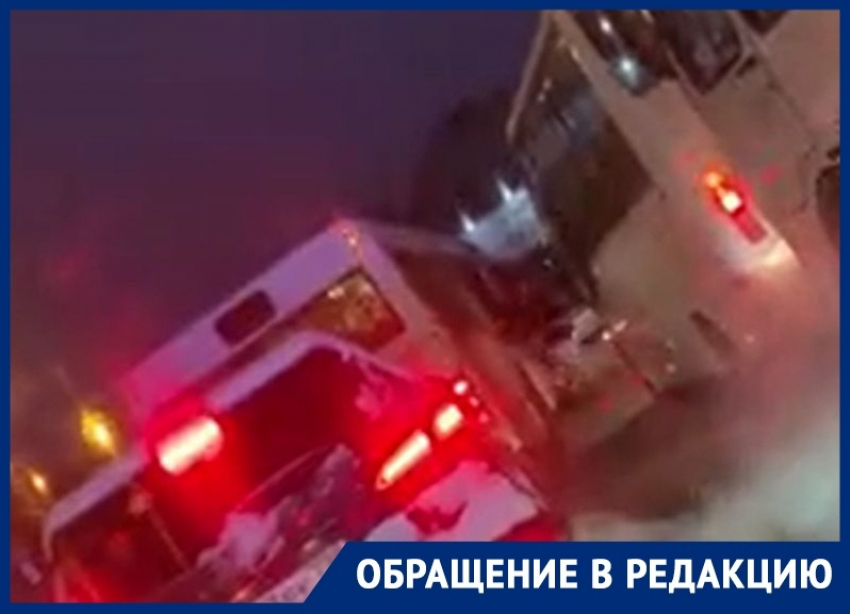 Воронежская маршрутка высадила пассажиров под колеса автомобилей