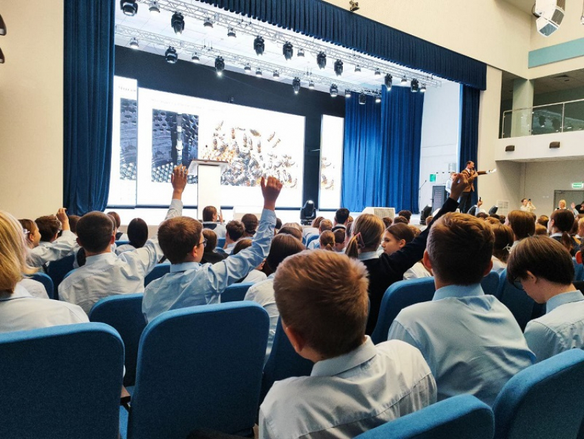 Нововоронежские атомщики поговорили о важном со школьниками   