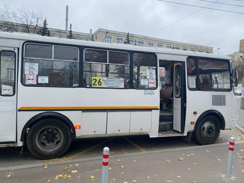 Пенсионерку забрали в больницу после инцидента с маршруткой на проспекте Революции в Воронеже 