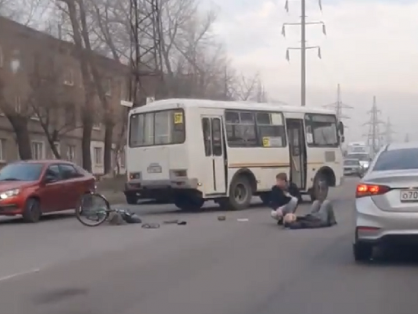 Пазик сбил пожилого велосипедиста в Воронеже