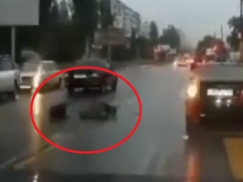 «Приора» сбила мужчину на переходе и попала на видео в Воронеже