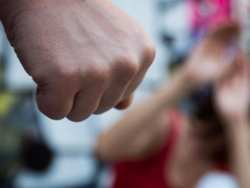 Там плясали, там и пили: в Семилуках женщину избили