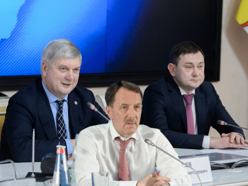 Трио Гордеев-Гусев-Нетёсов ввернуло «президентскую десятку» в поздравление с 1 сентября