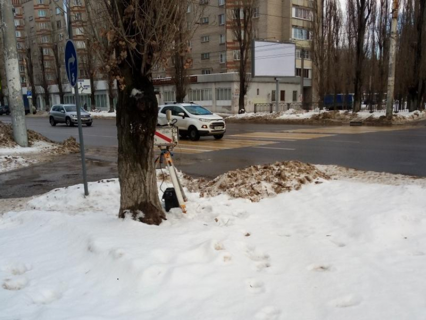 Водителей предупредили о спрятанной треноге в Воронеже
