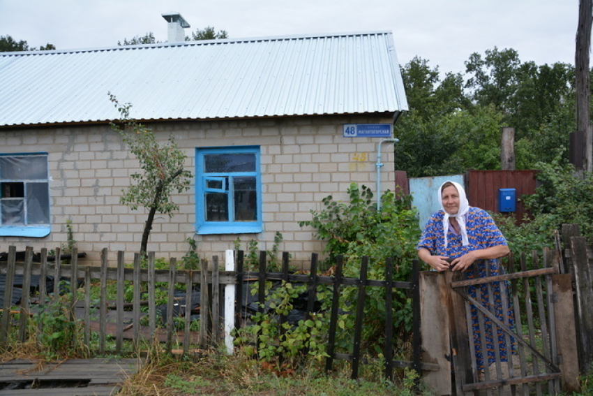 В Воронеже пенсионерам отремонтировали поврежденный в пожаре дом