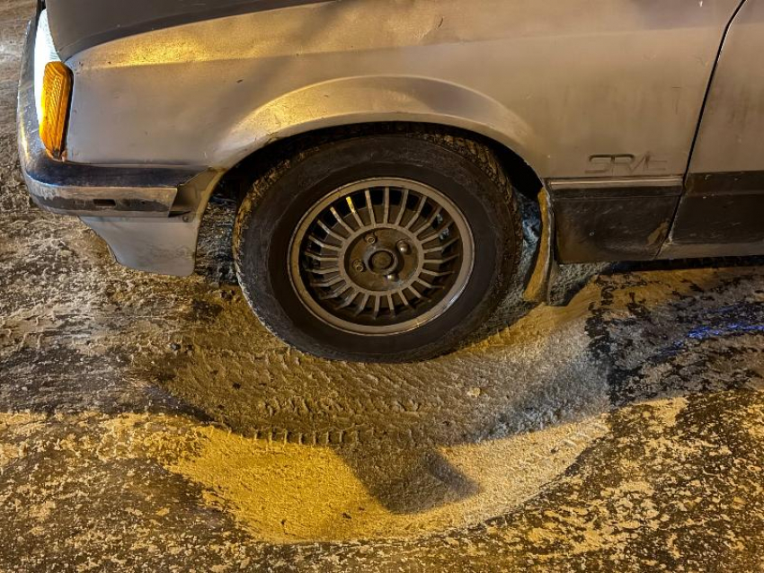 Все забыли про уборку позорной дороги в воронежском Шилово