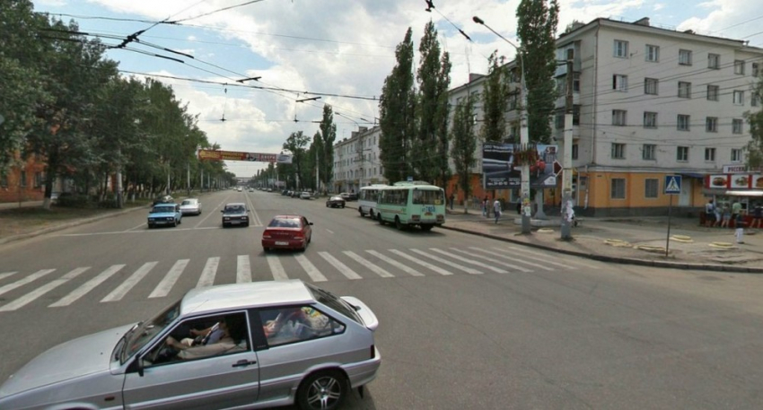 В Воронеже в «Пазике» 11-летней девочке прищемило ногу дверью