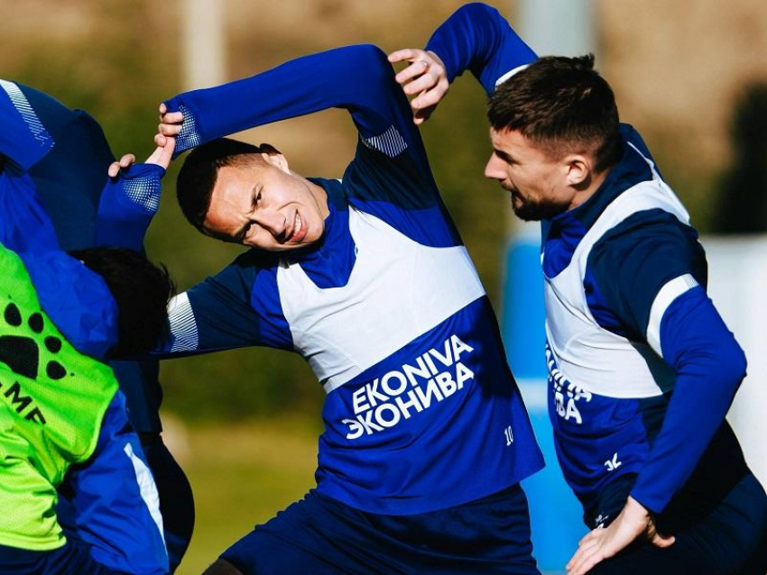 Матч воронежского «Факела» с сербским «Радником» перенесли на полчаса 