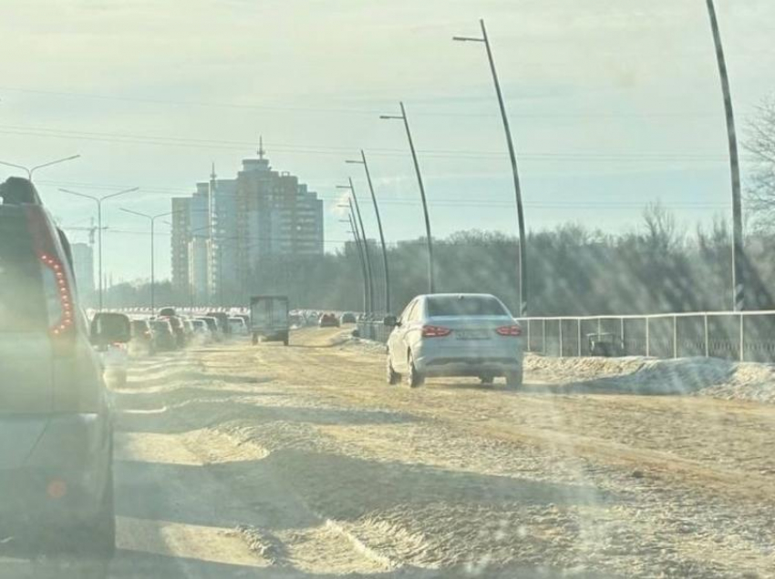 Пользу от велодорожек продемонстрировал автомобилист в Воронеже 