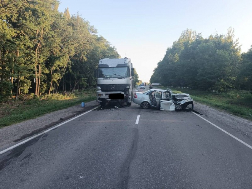 Автомобилистка скончалась в ДТП с фурой в Воронежской области