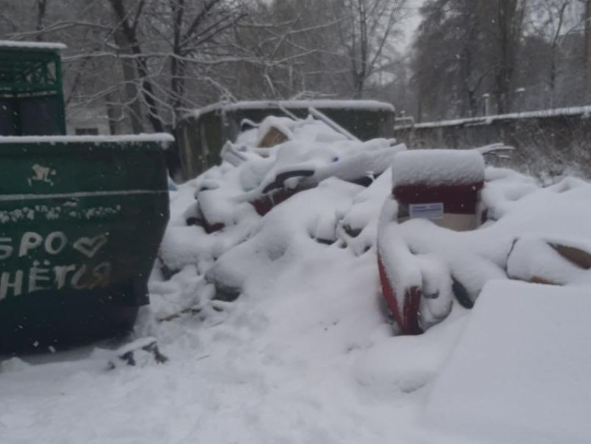 Ящики захватили воронежский двор
