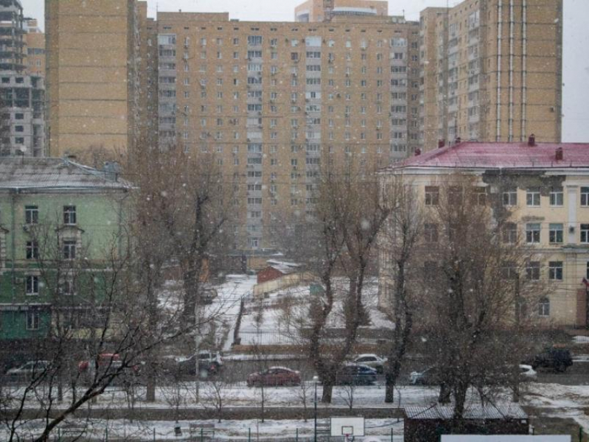 Град и снегопад накрыли Воронеж после фейковой весны