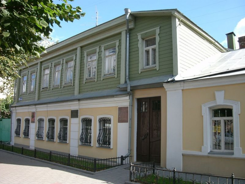Как скандальный дом, где родился поэт Иван Бунин, поставили под охрану в Воронеже