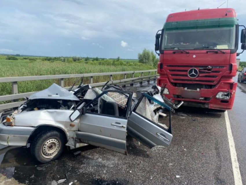 Жуткое ДТП попало на видео в Уральске