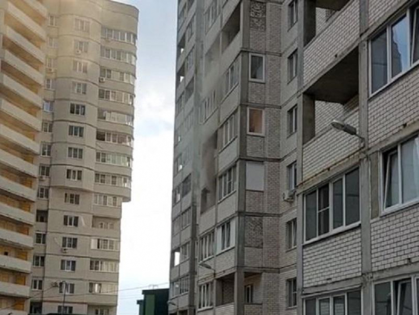 В оставшемся без воды воронежском микрорайоне загорелась квартира