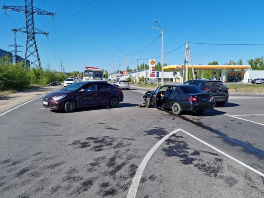 Опубликованы снимки с места ДТП на Машмете вВоронеже