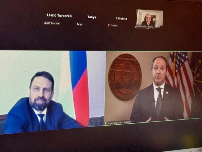 Воронежский депутат Кузнецов помолился за мир в венгерском парламенте